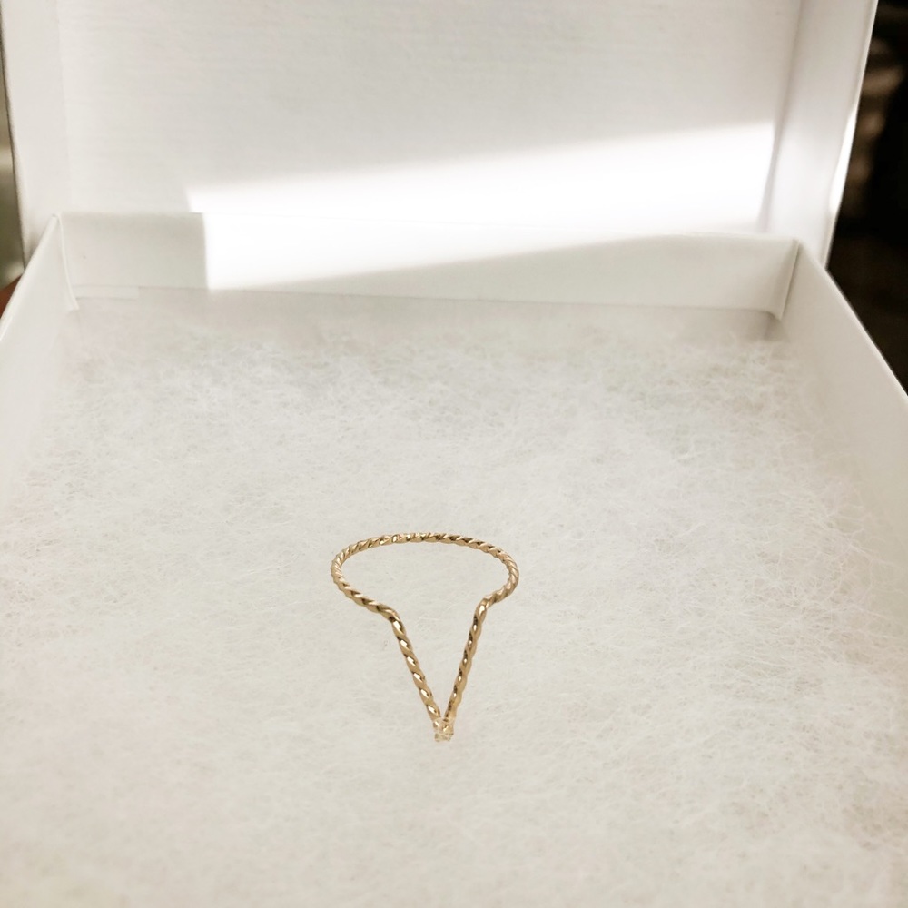 Dainty V Ring